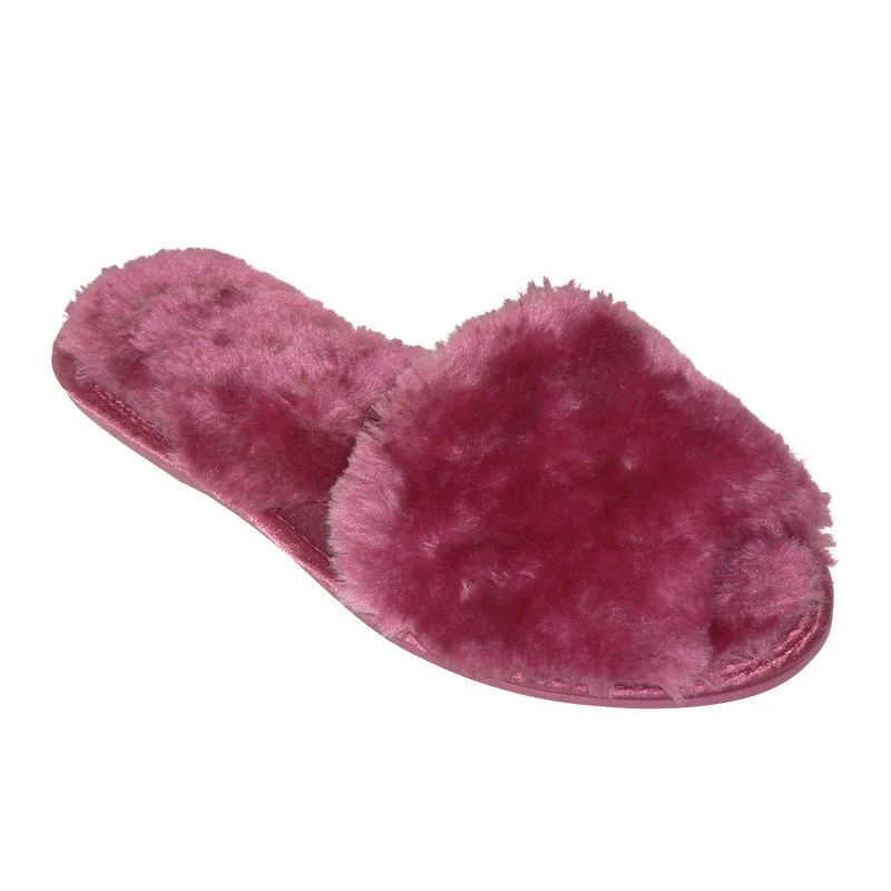 Fashion-forward and trendy women's shoe stylesWomen's Cira Plush Scuff Slipper