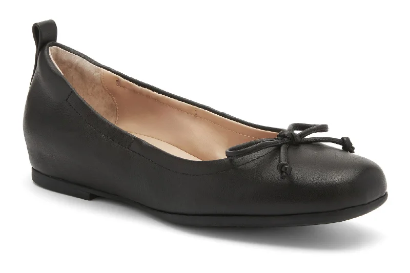 Chic and versatile women's footwearCadence Bow