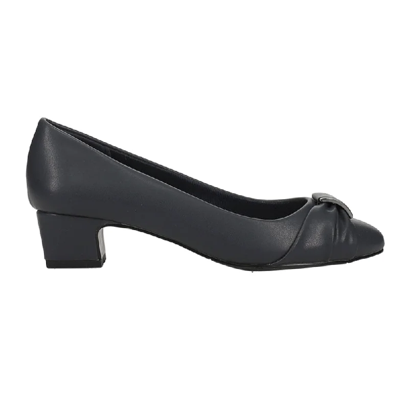 Stylish and comfortable women's shoes for long flightsEloise Round Toe Block Heel Pumps