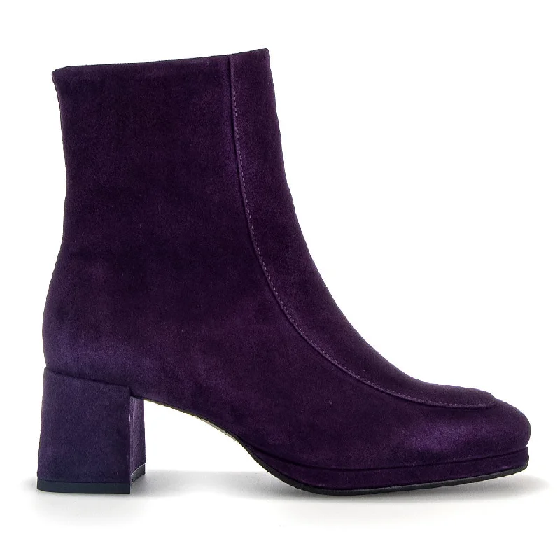Elegant and sophisticated women's shoe styles32.940