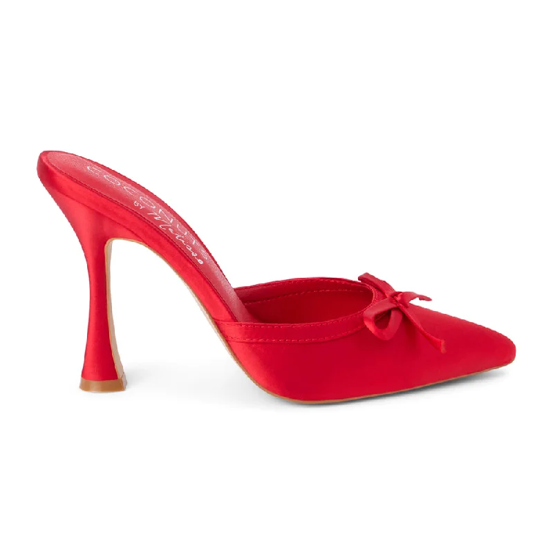 Chic and minimalist women's footwear trendsInstinct Pointed Toe Mules