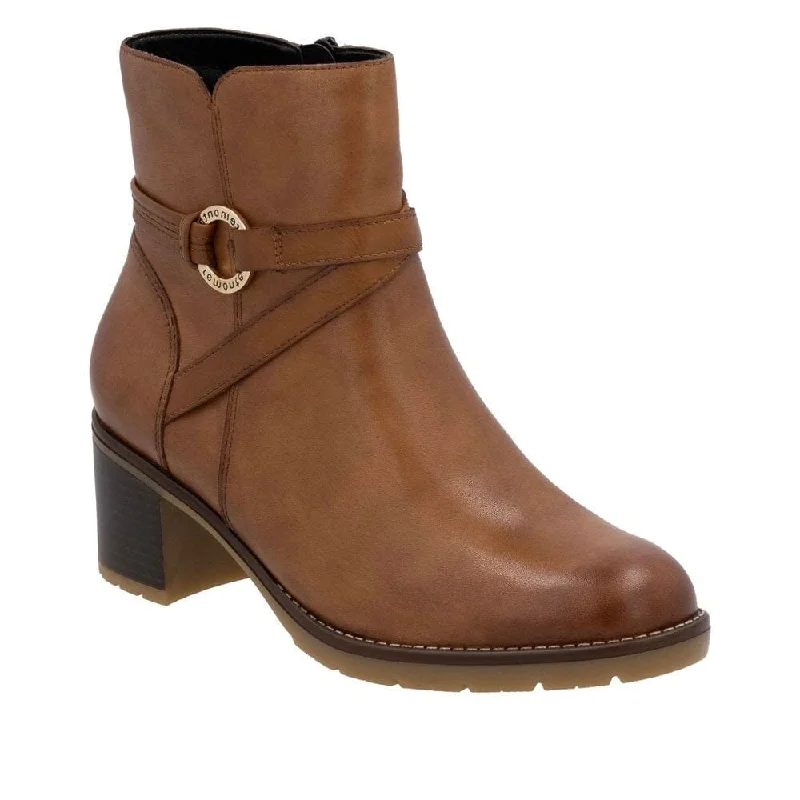 Fashion-forward and trendy women's shoe stylesREMONTE D2A73