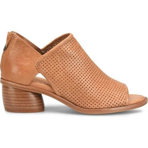 Stylish and comfortable women's shoes for long flightsSOFFT CARLEIGH - FINAL SALE!
