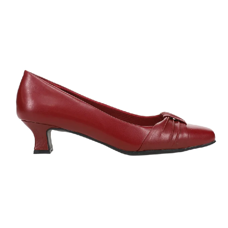 Stylish and supportive women's shoes for plantar fasciitisWaive Square Toe Kitten Heel Pumps