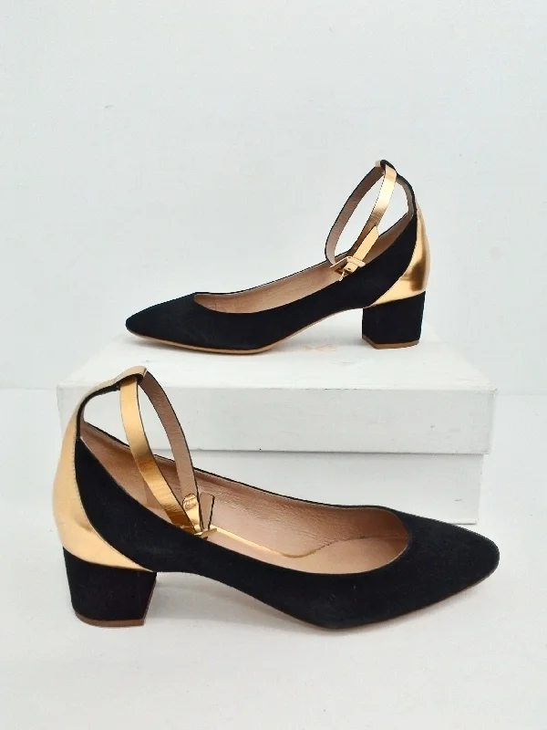 Bold and statement-making women's shoes for the bold and beautifulWomen's Chloe  Lauren Suede Black/Gold Size 8 M